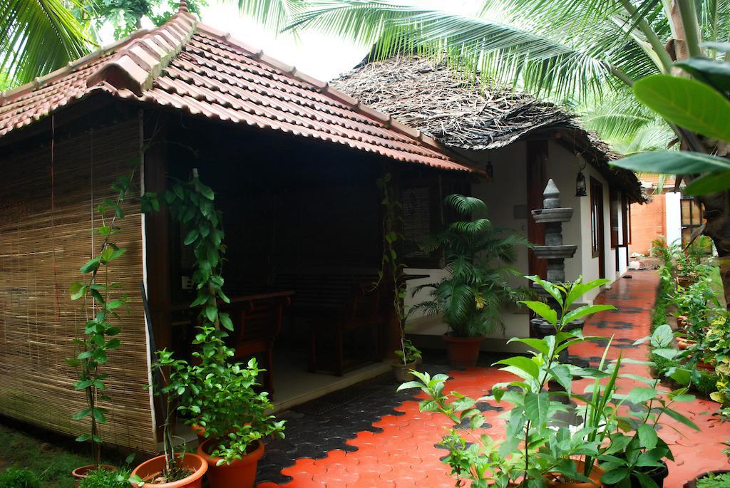 Chakra Ayurvedic Resort Ковалам Экстерьер фото
