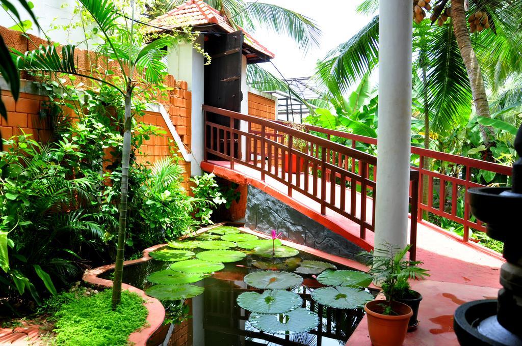 Chakra Ayurvedic Resort Ковалам Экстерьер фото