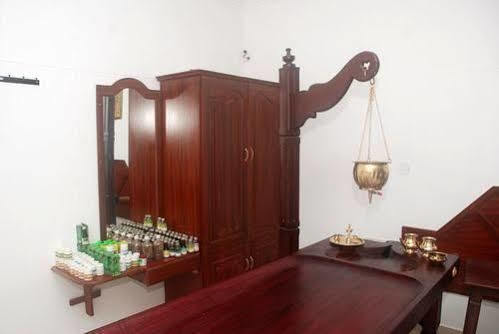Chakra Ayurvedic Resort Ковалам Экстерьер фото